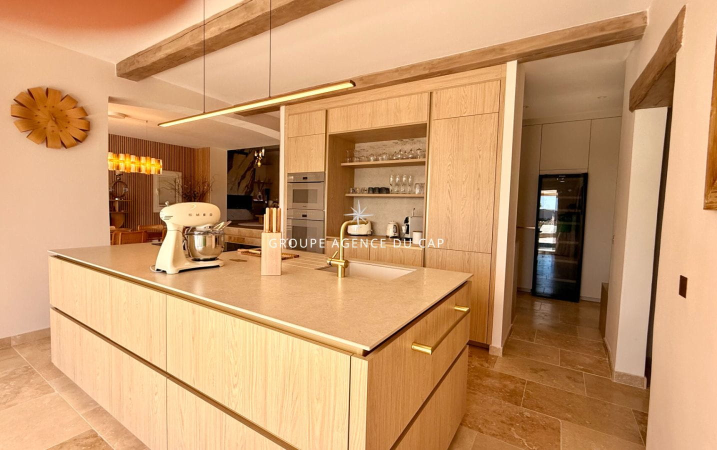 LES ISSAMBRES VILLA DE CHARME EN PIERRE VUE MER 5 CHAMBRES PISCINE Image 5