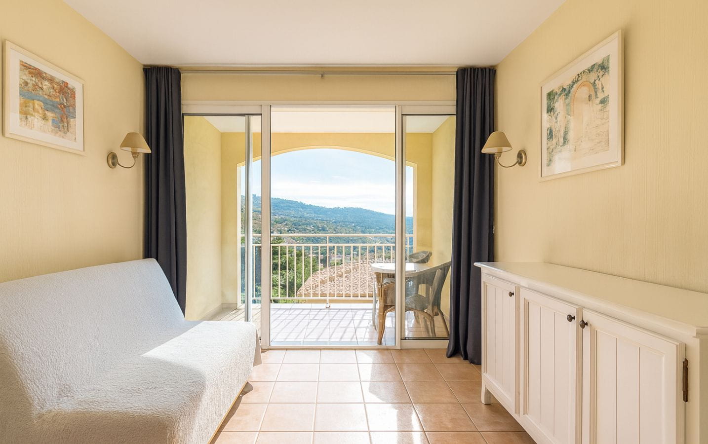 À VENDRE APPARTEMENT T2 VUE MER ET TERRASSE PLACE DE PARKING PRIVATIVE PISCINE, AUX ISSAMBRES Image 3