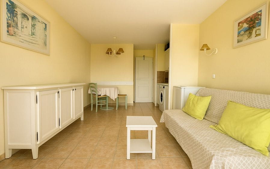 À VENDRE APPARTEMENT T2 VUE MER ET TERRASSE PLACE DE PARKING PRIVATIVE PISCINE, AUX ISSAMBRES Image 4