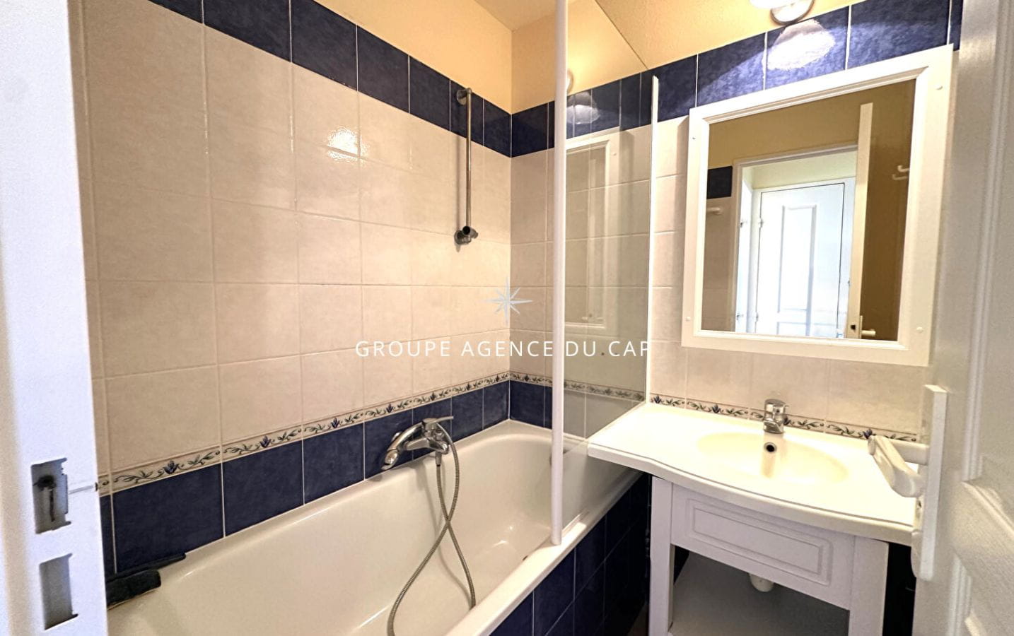 À VENDRE APPARTEMENT T2 VUE MER ET TERRASSE PLACE DE PARKING PRIVATIVE PISCINE, AUX ISSAMBRES Image 5