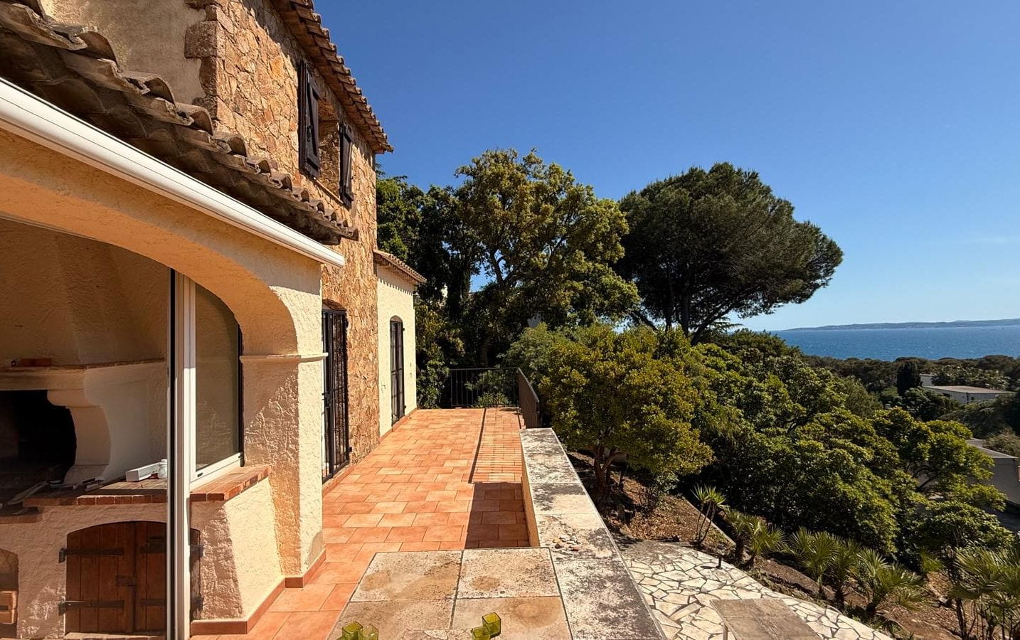 A VENDRE LES ISSAMBRES 160M2 VUE MER A PIEDS DES PLAGES ET DU CENTRE Image 1