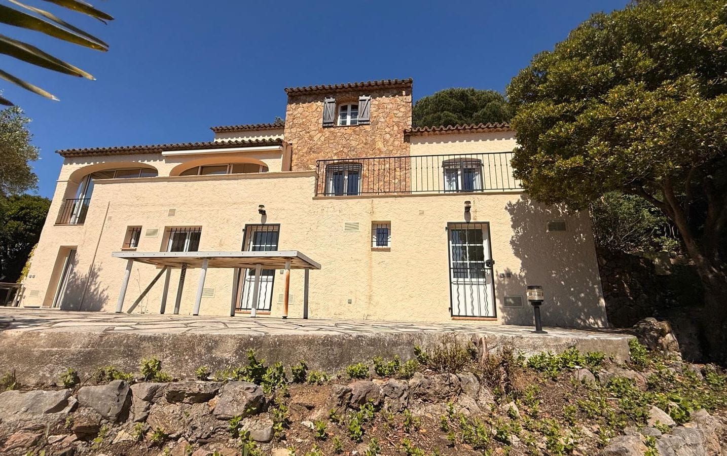 A VENDRE LES ISSAMBRES 160M2 VUE MER A PIEDS DES PLAGES ET DU CENTRE Image 2