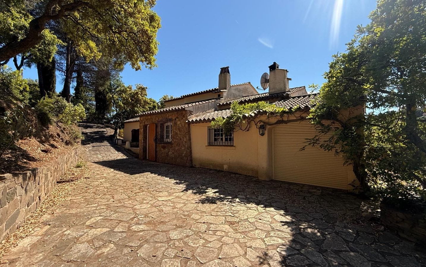 A VENDRE LES ISSAMBRES 160M2 VUE MER A PIEDS DES PLAGES ET DU CENTRE Image 4