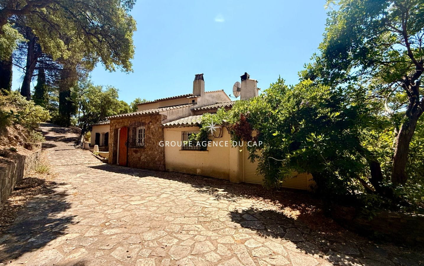 A VENDRE LES ISSAMBRES 170M2 VUE MER A PIEDS DES PLAGES ET DU CENTRE Image 12