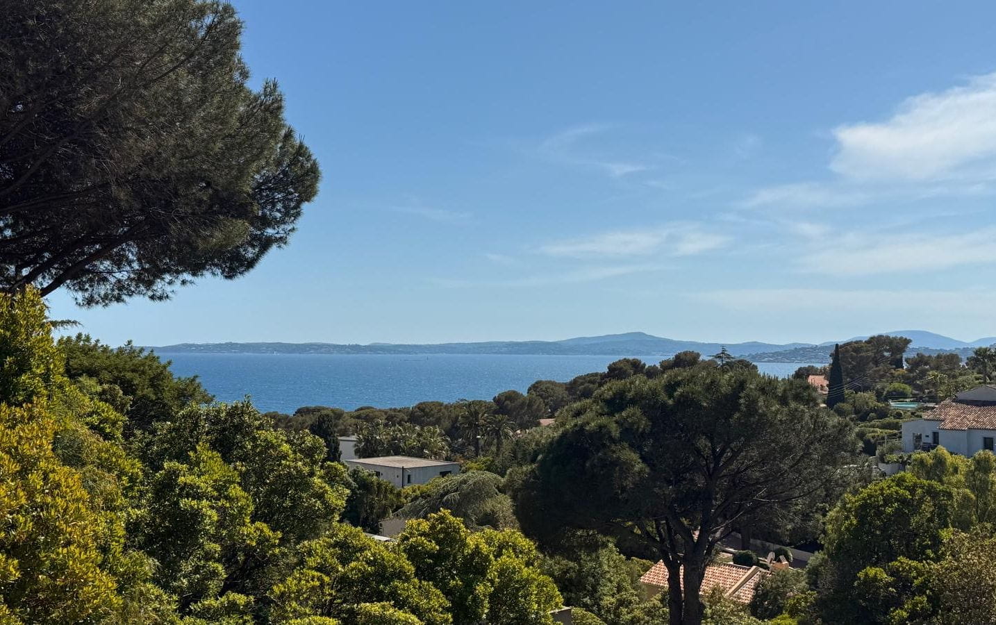 A VENDRE LES ISSAMBRES 170M2 VUE MER A PIEDS DES PLAGES ET DU CENTRE Image 0