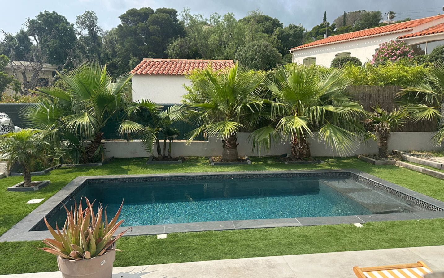 FOR SALE MODERN VILLA WITHIN WALKING DISTANCE OF SAINT AYGULF TOWN CENTRE 4 BEDROOMS BOWLING COURT AND POOL Image 6