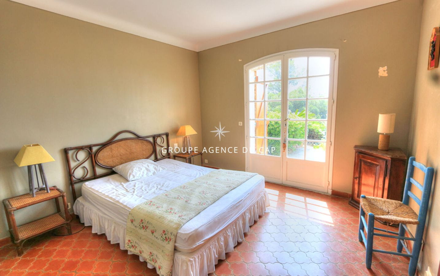 À VENDRE VILLA DE CHARME PROVENÇALE À PIED DU CENTRE VILLE DE SAINTE MAXIME, 106M2 3 CHAMBRES UN STUDIO INDÉPENDANT PISCINE VUE SUR LE GOLF DE SAINT-TROPEZ Image 6