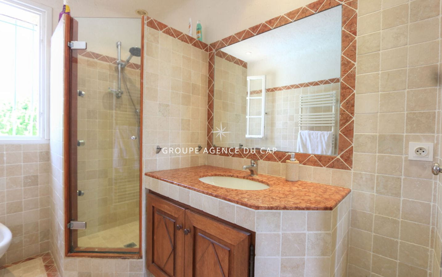 À VENDRE VILLA DE CHARME PROVENÇALE À PIED DU CENTRE VILLE DE SAINTE MAXIME, 106M2 3 CHAMBRES UN STUDIO INDÉPENDANT PISCINE VUE SUR LE GOLF DE SAINT-TROPEZ Image 7