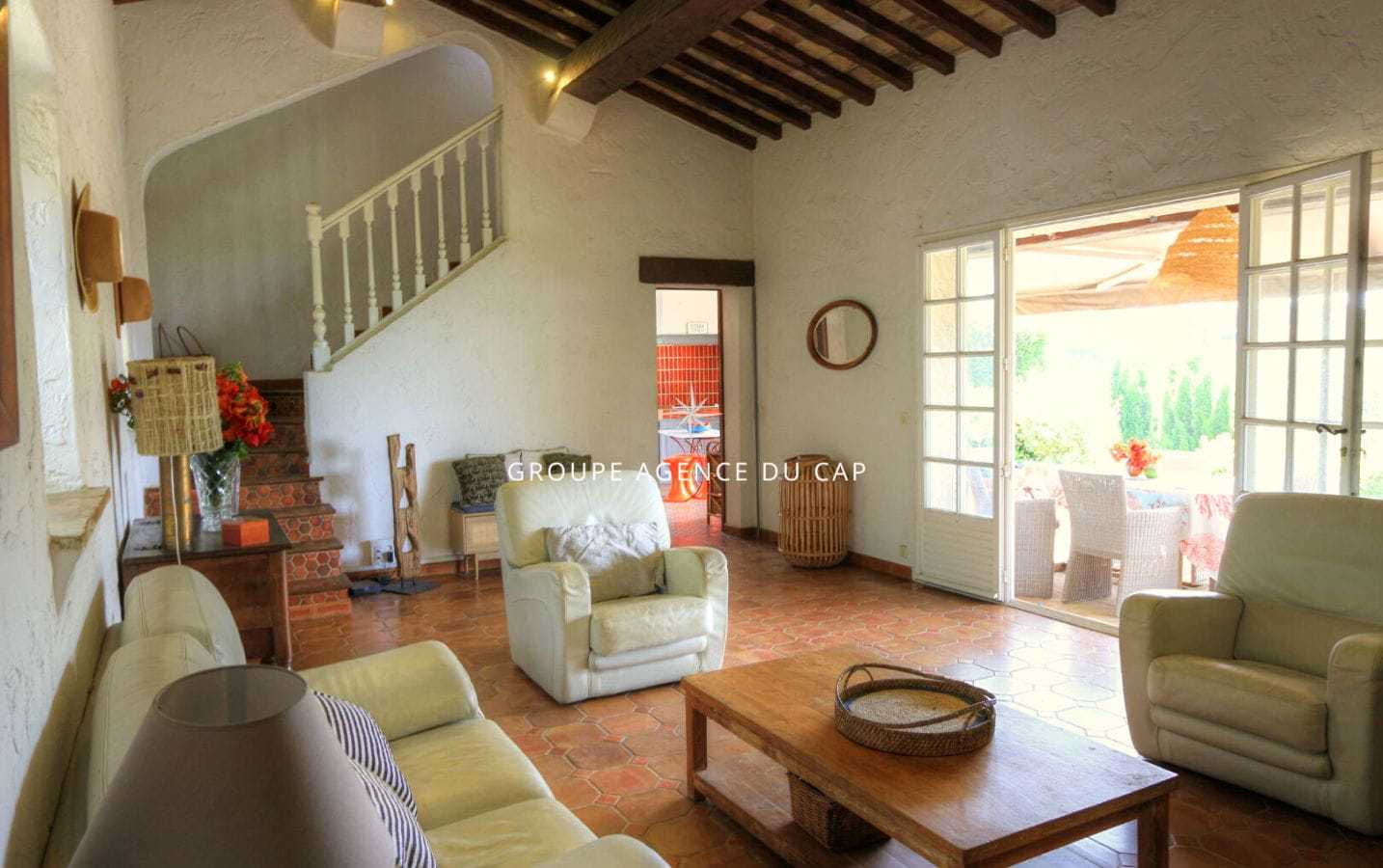 FOR SALE CHARMING PROVENCAL VILLA WITHIN WALKING DISTANCE OF THE TOWN CENTER OF SAINTE MAXIME, 106M2 3 BEDROOMS AN INDEPENDENT STUDIO SWIMMING POOL VIEW OF THE SAINT-TROPEZ GOLF COURSE Image 4