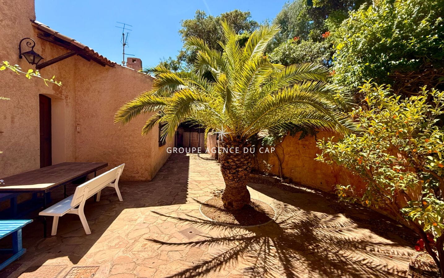 PROPRIETE VUE MER PANORAMIQUE 5 CHAMBRES PISCINE GRAND SOUS SOL DOUBLE GARAGE Image 13