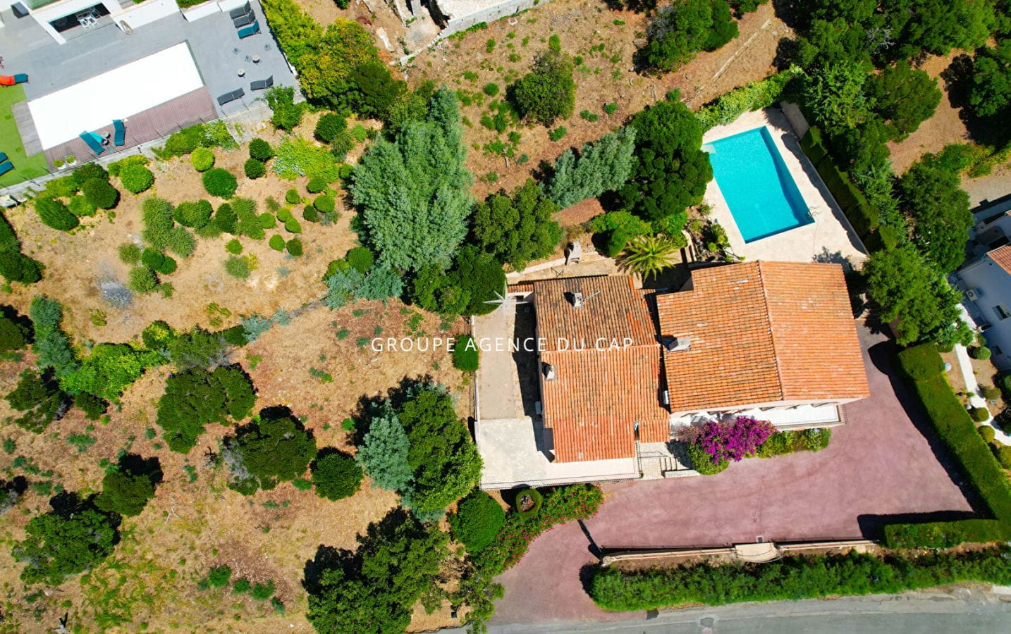 PROPRIETE VUE MER PANORAMIQUE 5 CHAMBRES PISCINE GRAND SOUS SOL DOUBLE GARAGE Image 16