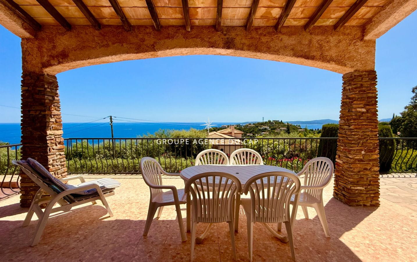 PROPRIETE VUE MER PANORAMIQUE 5 CHAMBRES PISCINE GRAND SOUS SOL DOUBLE GARAGE Image 3