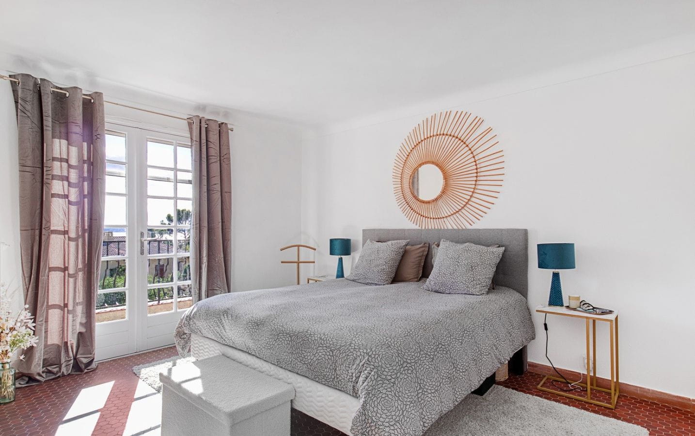 À VENDRE VILLA 7 CHAMBRES PROCHE MER GARAGE ET PISCINE, AUX ISSAMBRES Image 5