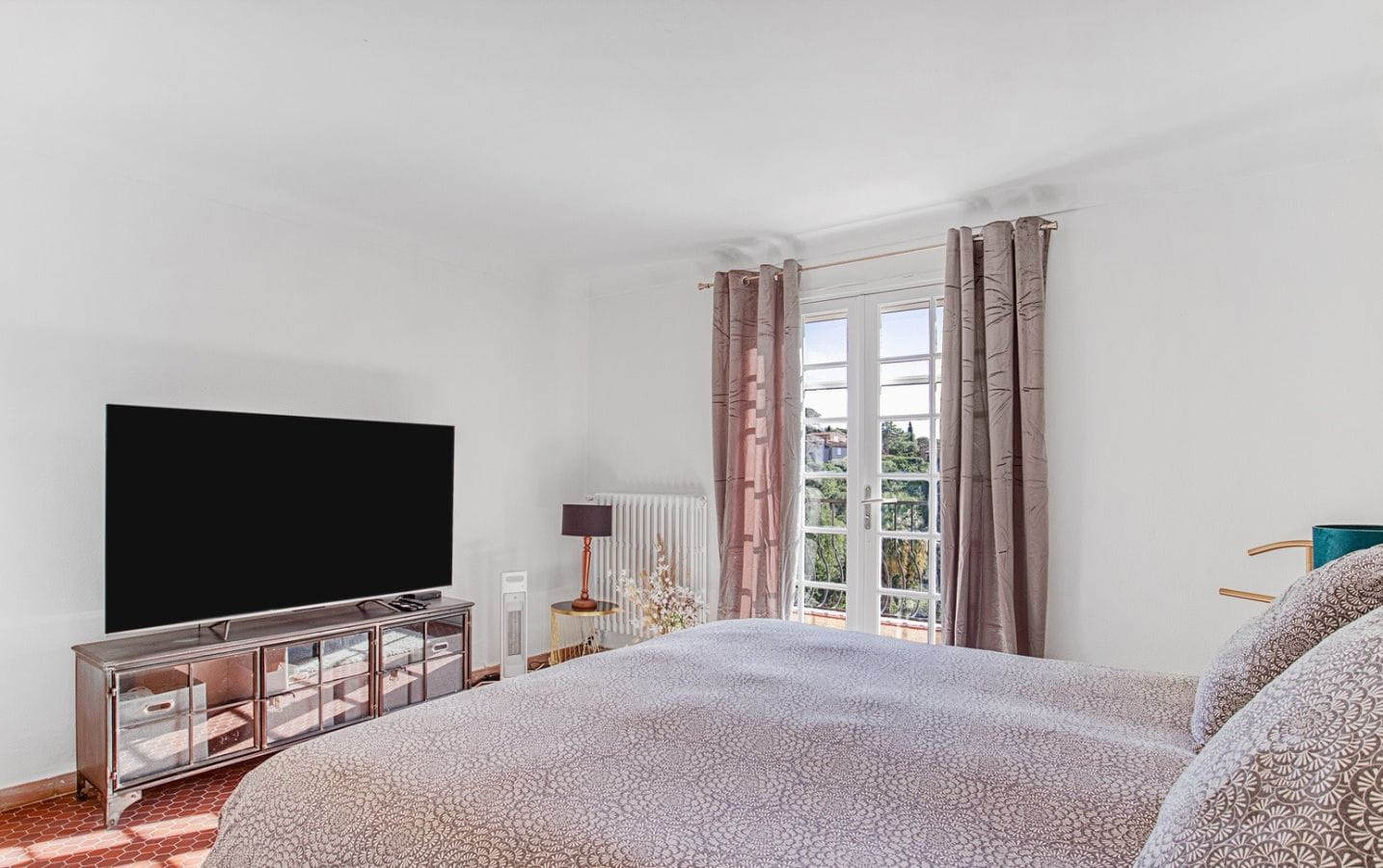 À VENDRE VILLA 7 CHAMBRES PROCHE MER GARAGE ET PISCINE, AUX ISSAMBRES Image 7