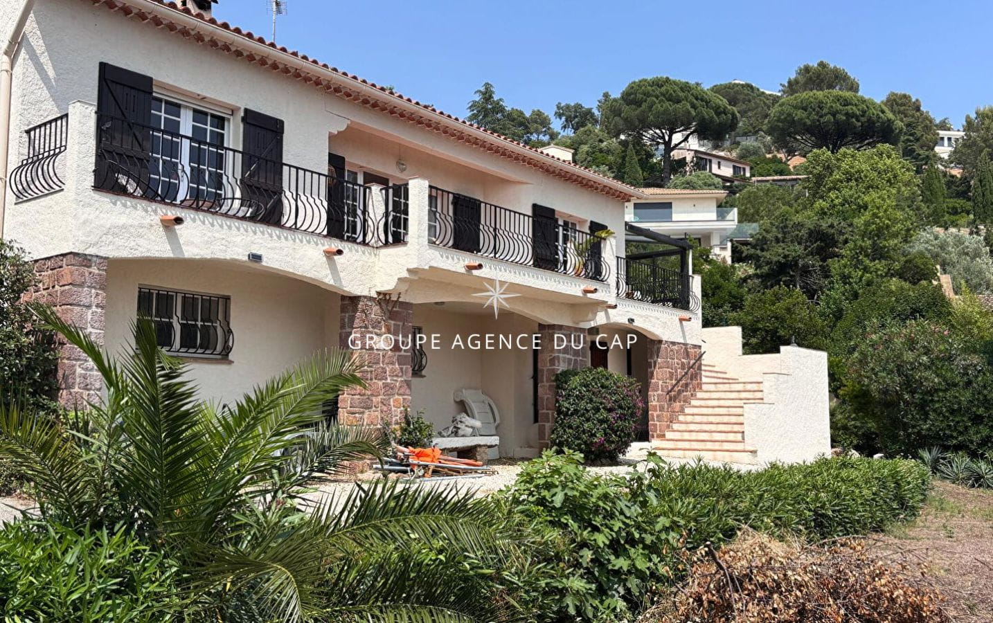 FOR SALE 7 BEDROOM VILLA NEAR THE SEA WITH GARAGE IN LES ISSAMBRES Image 10