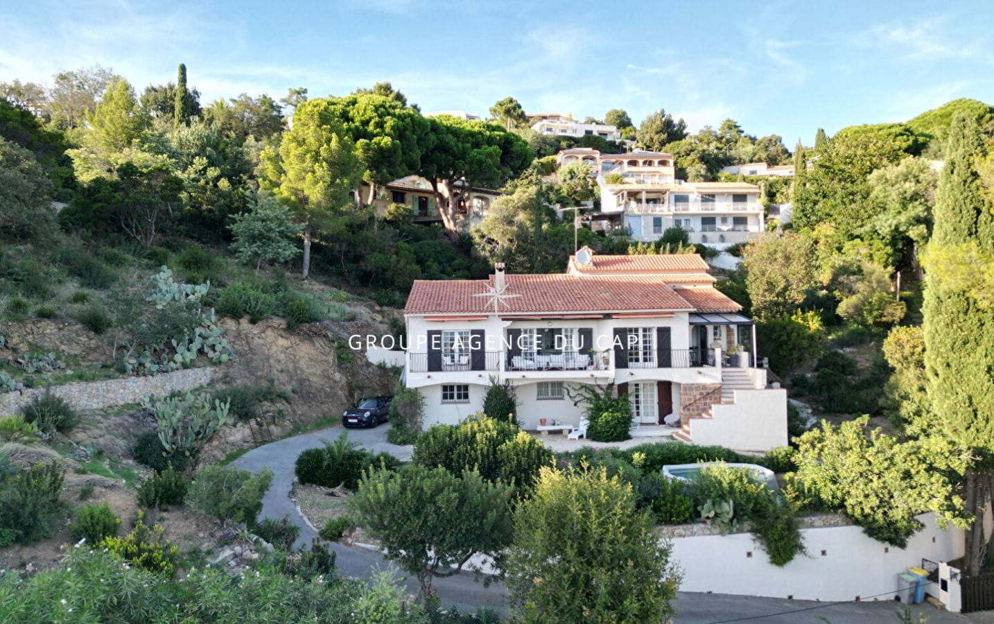 FOR SALE 7 BEDROOM VILLA NEAR THE SEA WITH GARAGE IN LES ISSAMBRES Image 0