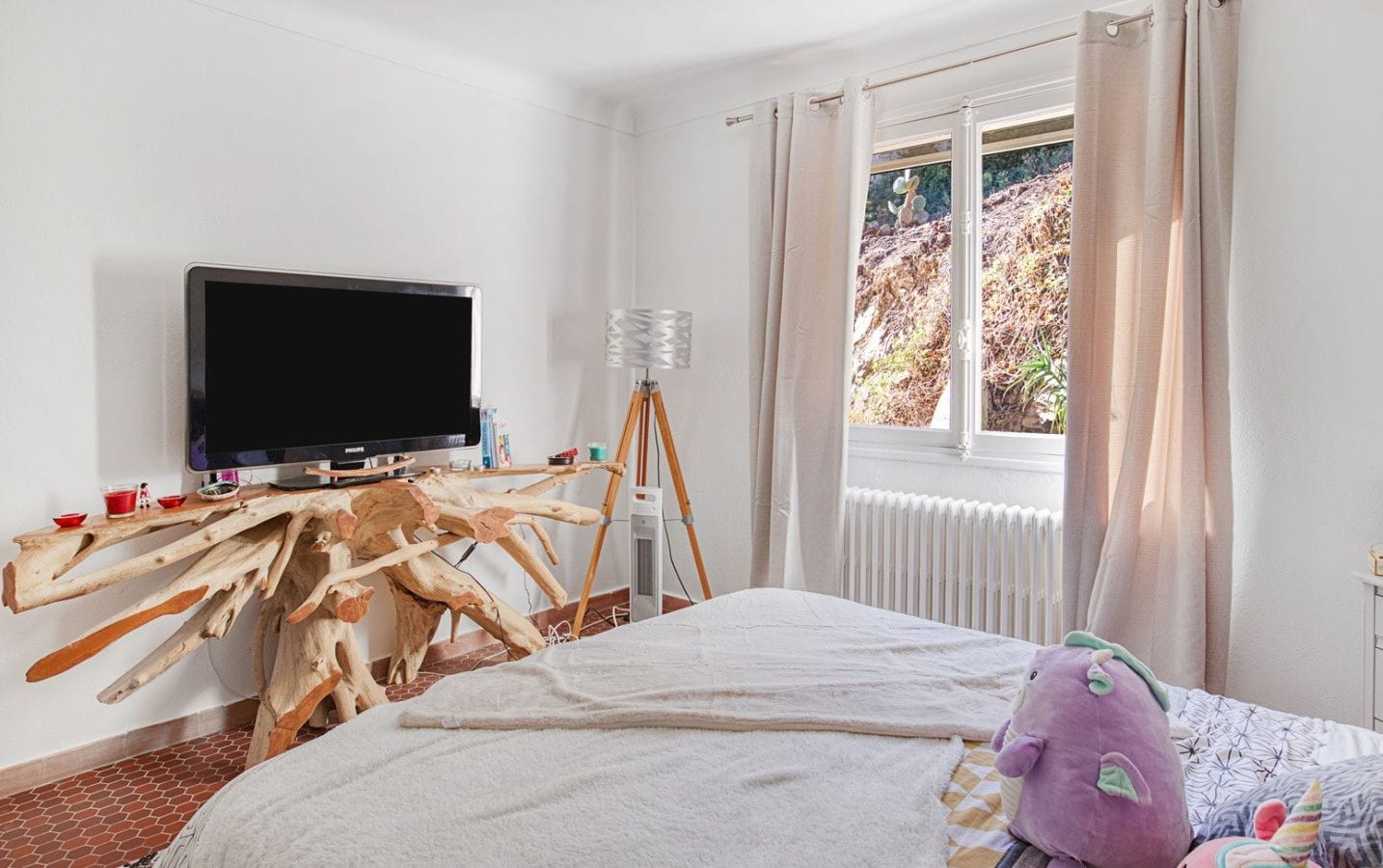 FOR SALE 7 BEDROOM VILLA NEAR THE SEA WITH GARAGE IN LES ISSAMBRES Image 8