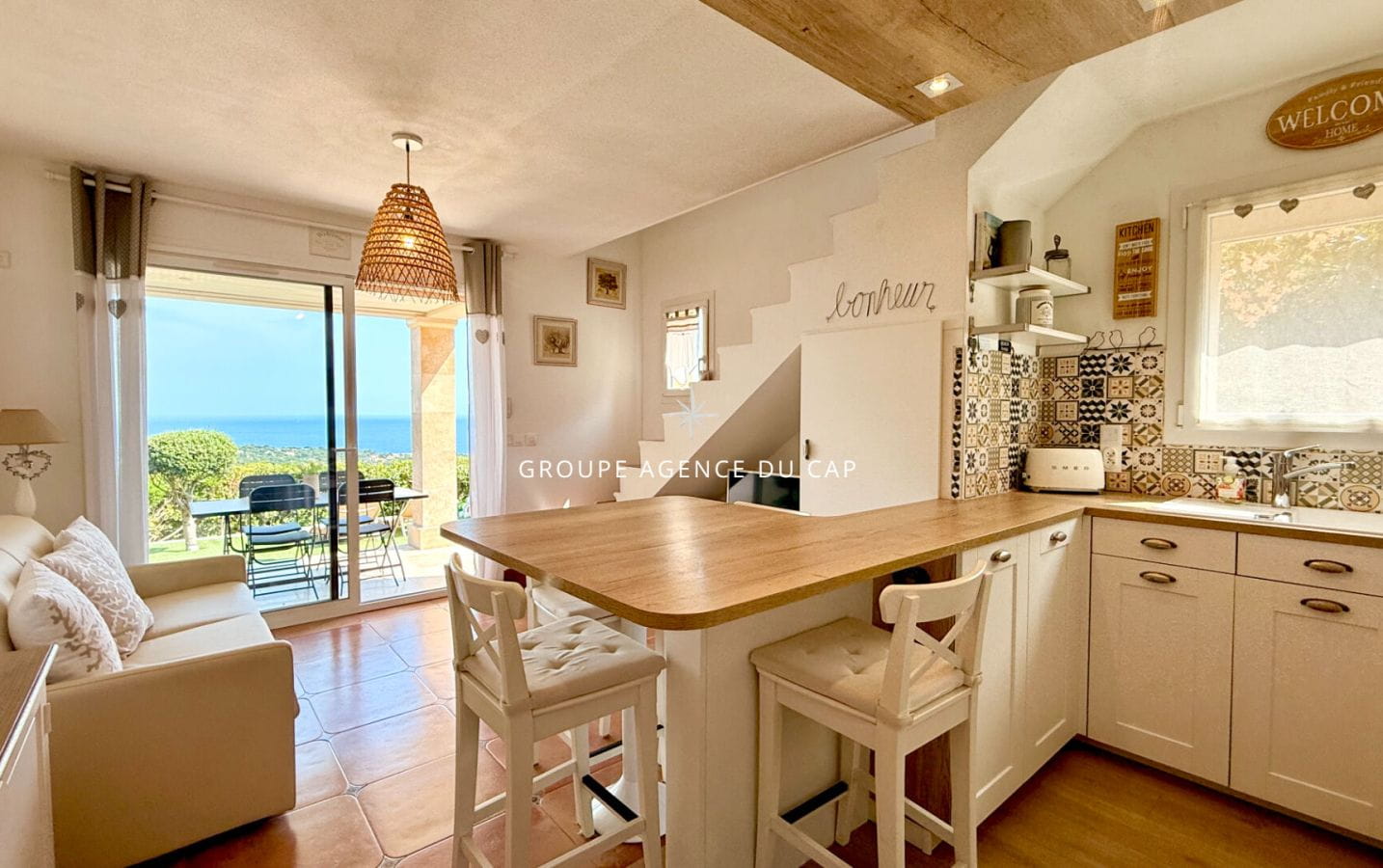 APPARTEMENT MAZET 2 PIECES AVEC VUE MER PANORAMIQUE JARDIN ET PLACE PRIVATIVE DANS UNE RESIDENCE PRIVEE AVEC PISCINE, AUX ISSAMBRES Image 0