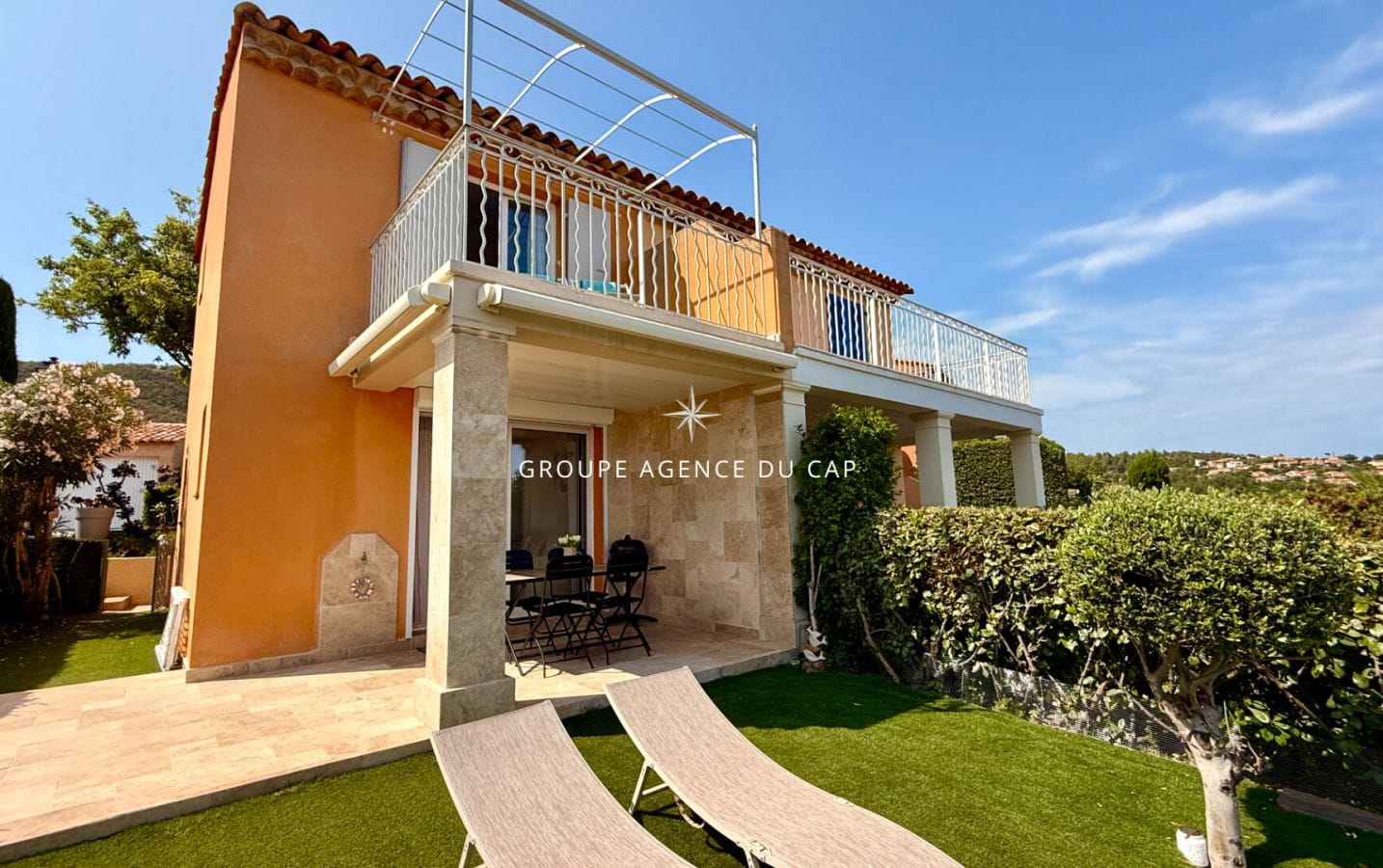 APPARTEMENT MAZET 2 PIECES AVEC VUE MER PANORAMIQUE JARDIN ET PLACE PRIVATIVE DANS UNE RESIDENCE PRIVEE AVEC PISCINE, AUX ISSAMBRES Image 2