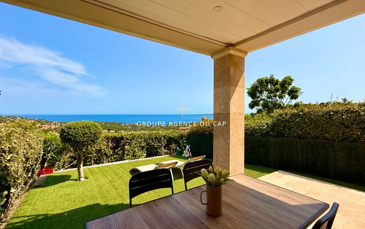 2-ROOM MAZET APARTMENT WITH PANORAMIC SEA VIEW, GARDEN AND PRIVATE SPACE IN A PRIVATE RESIDENCE WITH POOL, IN LES ISSAMBRES Image 4