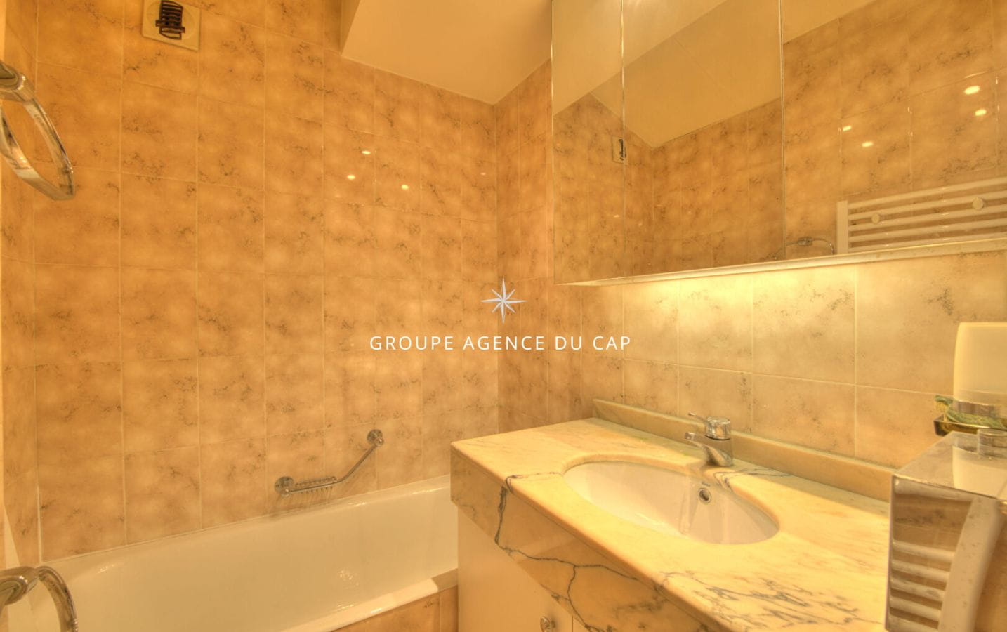 APPARTEMENT 3/4 PICECES VUE MER FREJUS PLAGE Image 12