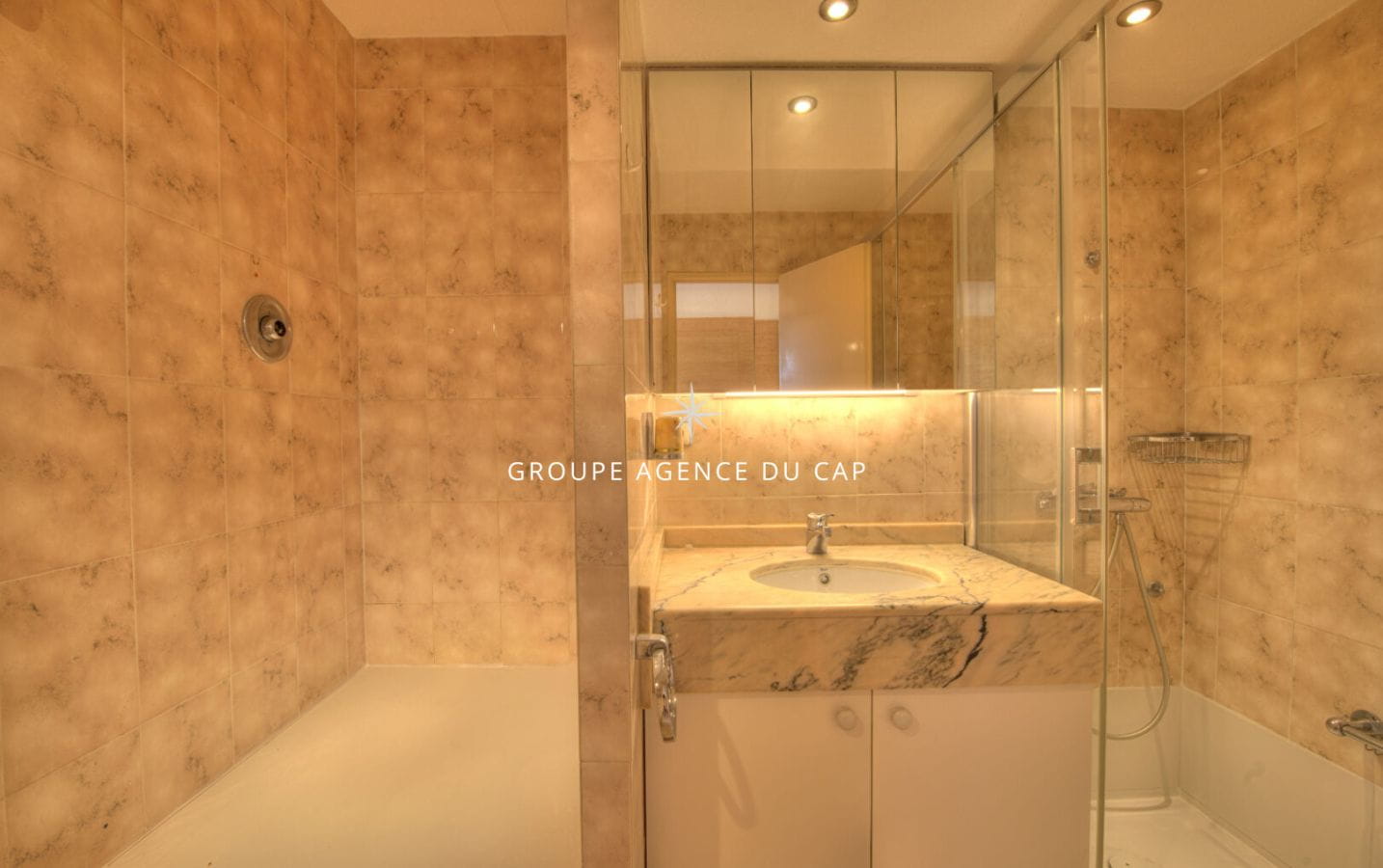 APPARTEMENT 3/4 PICECES VUE MER FREJUS PLAGE Image 9