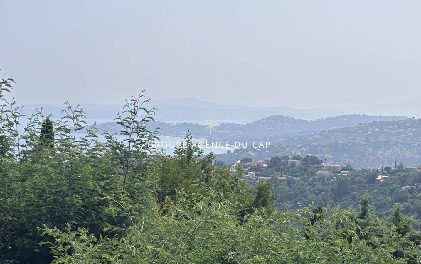 FOR SALE 5 BEDROOM VILLA WITH SEA VIEW AND PARKING IN LES ISSAMBRES Image 1