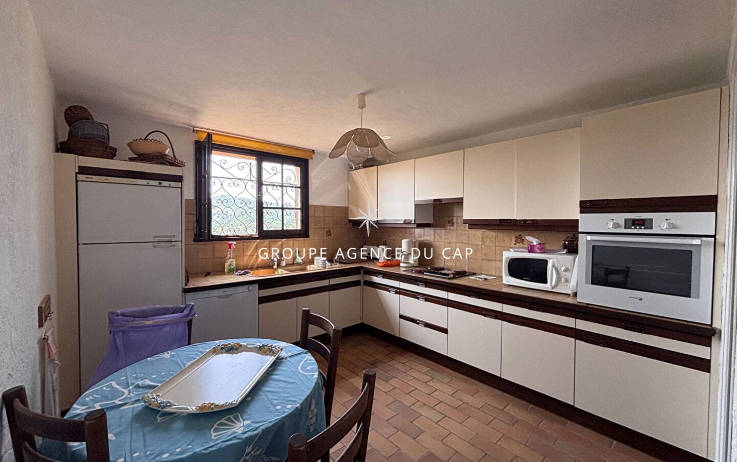 FOR SALE 5 BEDROOM VILLA WITH SEA VIEW AND PARKING IN LES ISSAMBRES Image 4