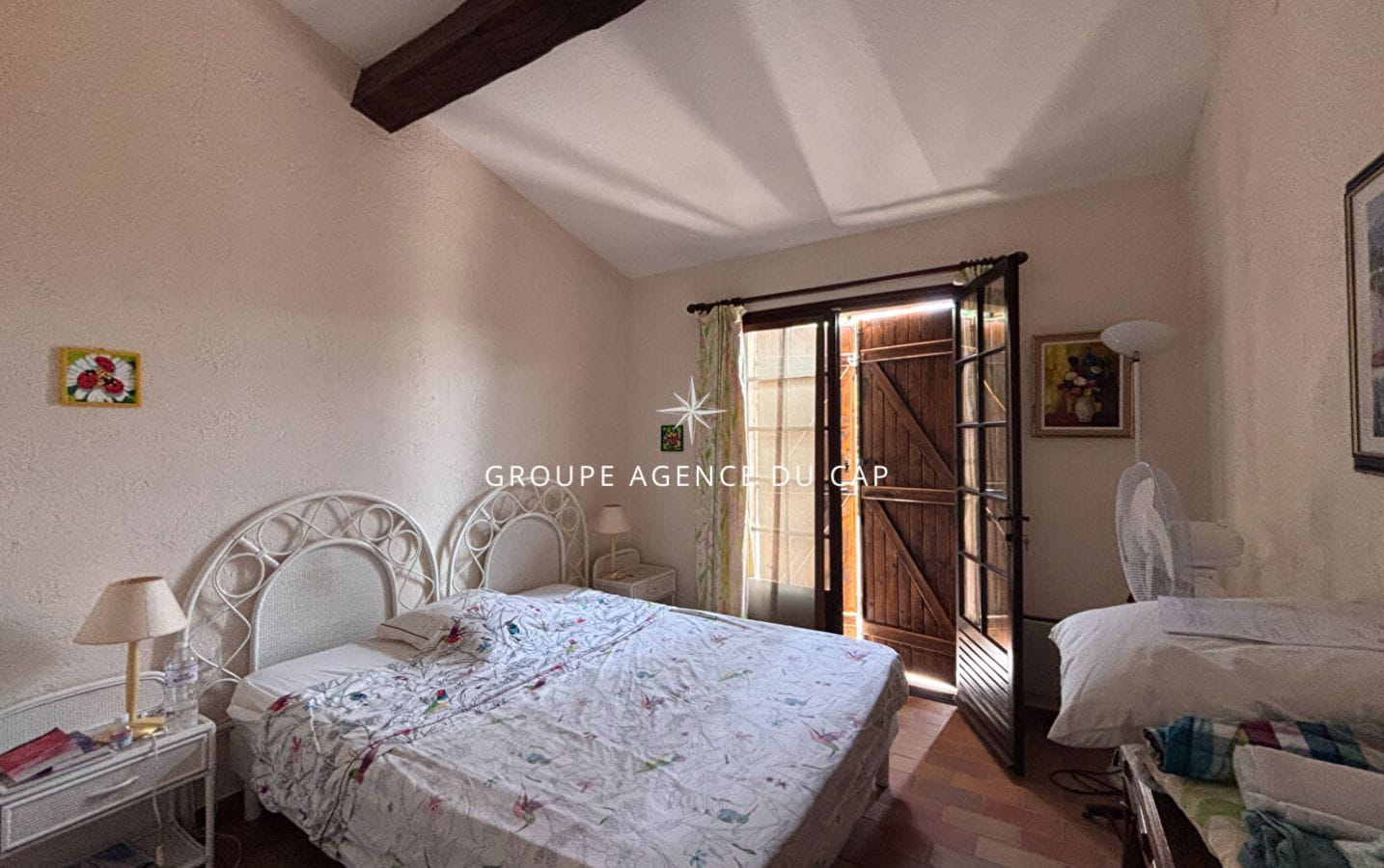 FOR SALE 5 BEDROOM VILLA WITH SEA VIEW AND PARKING IN LES ISSAMBRES Image 5