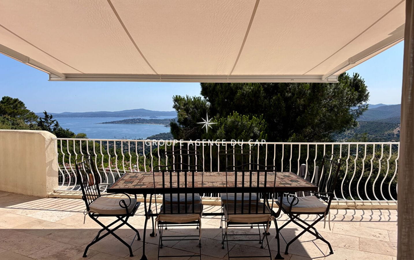 À VENDRE VILLA BEAUX VOLUMES 6 CHAMBRES VUE MER SUD-OUEST PARKINGS AUX ISSAMBRES Image 2