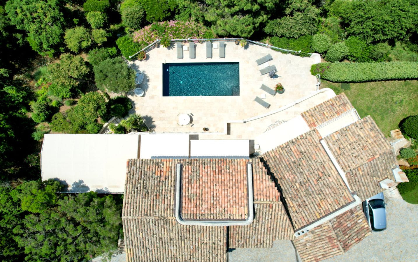 A VENDRE VILLA BEAUX VOLUMES 6 CHAMBRES VUE MER SUD-OUEST PARKINGS AUX ISSAMBRES Image 1