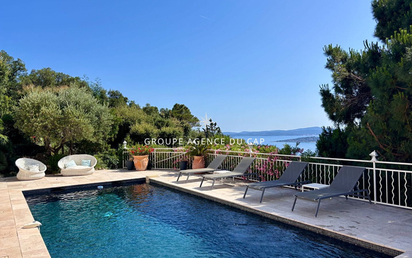 A VENDRE VILLA BEAUX VOLUMES 6 CHAMBRES VUE MER SUD-OUEST PARKINGS AUX ISSAMBRES Image 3