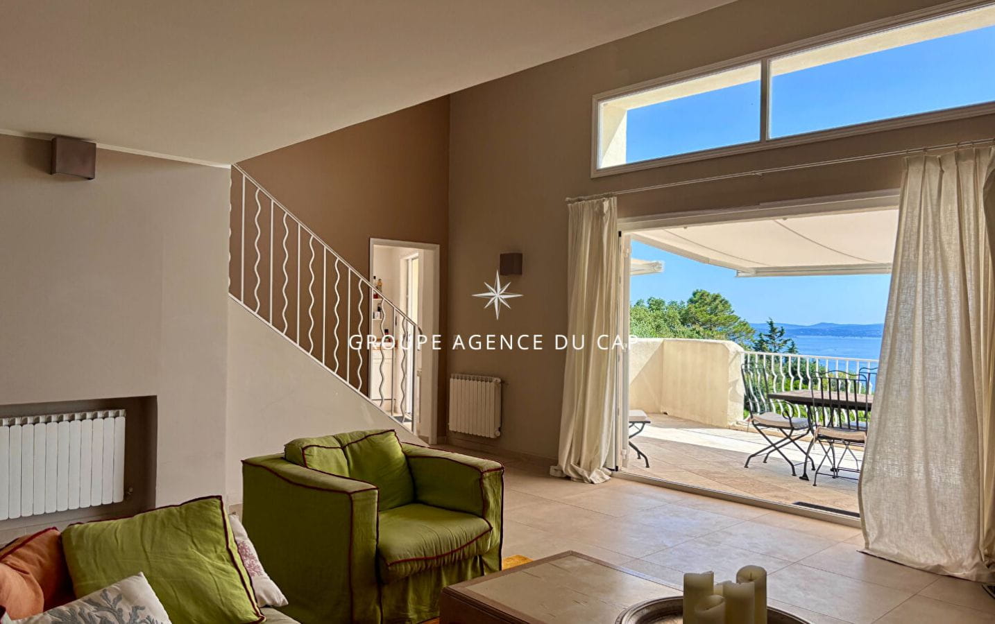 A VENDRE VILLA BEAUX VOLUMES 6 CHAMBRES VUE MER SUD-OUEST PARKINGS AUX ISSAMBRES Image 4
