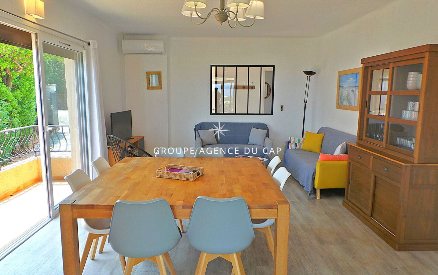 À VENDRE VILLA VUE MER 5 PIÈCES 143M² AVEC 4 CHAMBRES SÉJOUR VERANDA ET PISCINE AUX ISSAMBRES Image 4