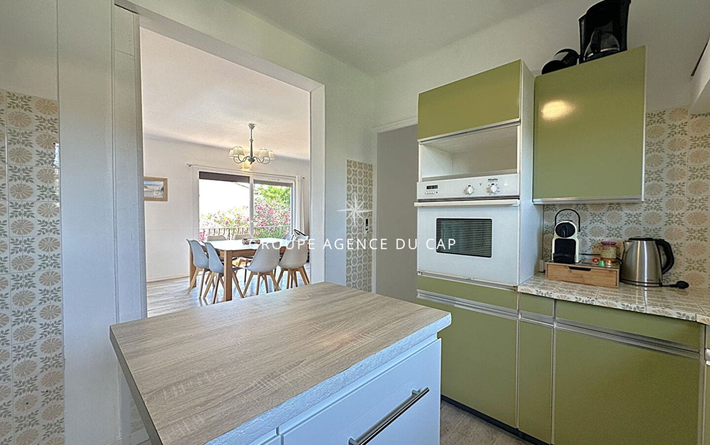 À VENDRE VILLA VUE MER 5 PIÈCES 143M² AVEC 4 CHAMBRES SÉJOUR VERANDA ET PISCINE AUX ISSAMBRES Image 6