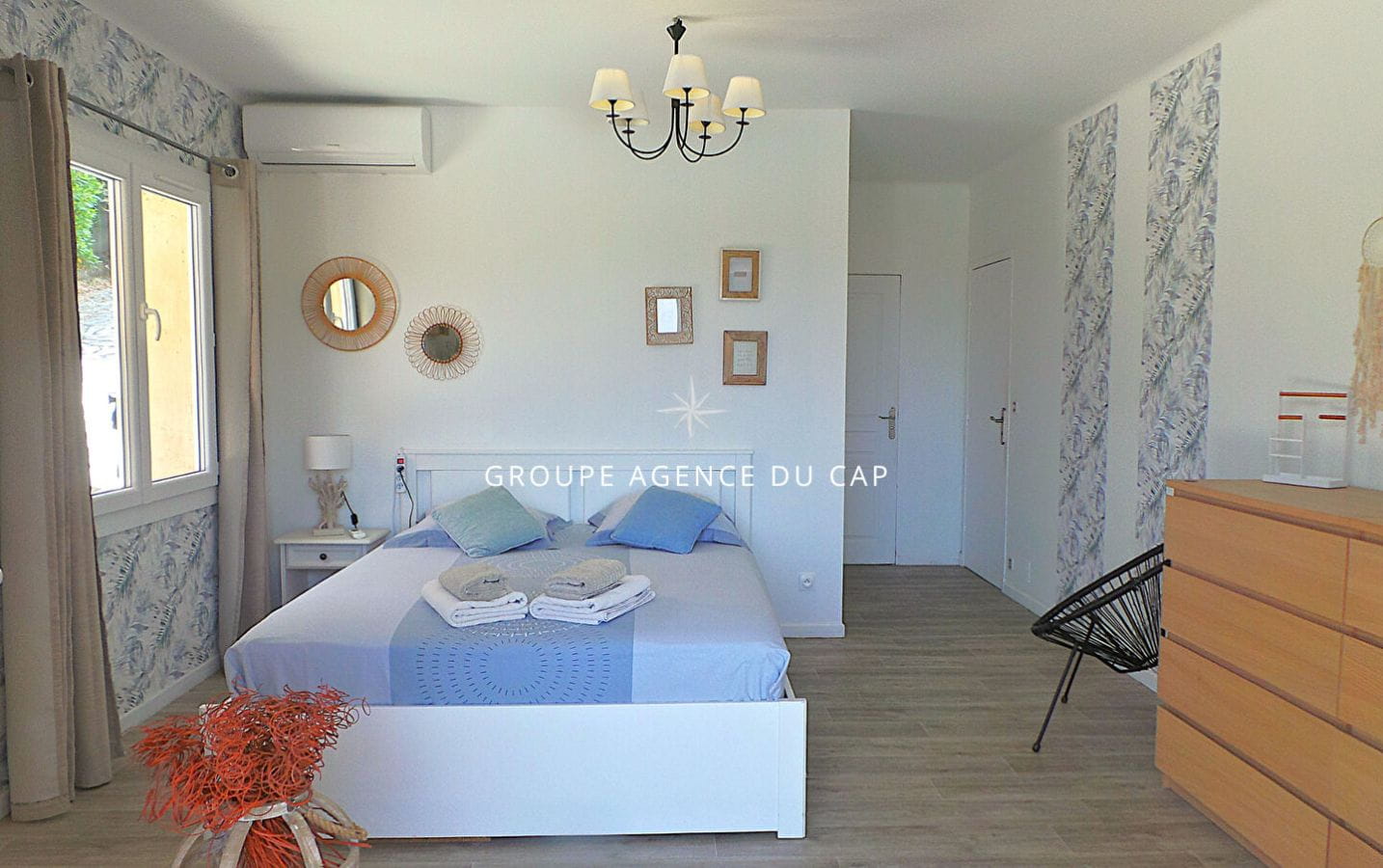 À VENDRE VILLA VUE MER 5 PIÈCES 143M² AVEC 4 CHAMBRES SÉJOUR VERANDA ET PISCINE AUX ISSAMBRES Image 8