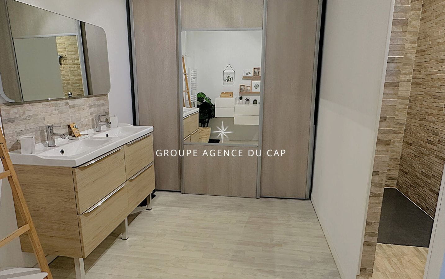 PROMESSE DE VENTE SIGNEE- À VENDRE VILLA VUE MER 5 PIÈCES 143M² AVEC 4 CHAMBRES SÉJOUR VERANDA ET PISCINE AUX ISSAMBRES Image 14