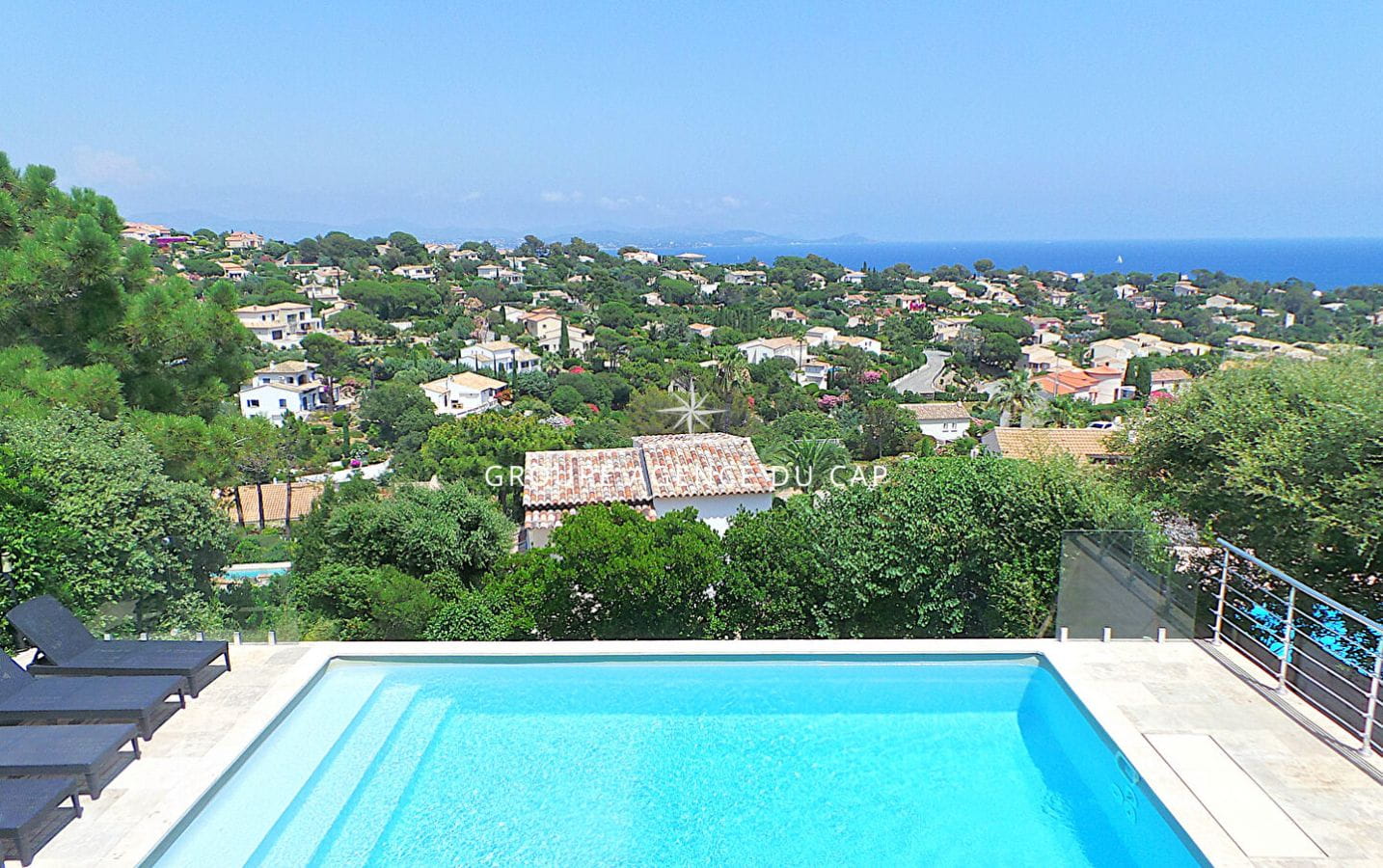 PROMESSE DE VENTE SIGNEE- À VENDRE VILLA VUE MER 5 PIÈCES 143M² AVEC 4 CHAMBRES SÉJOUR VERANDA ET PISCINE AUX ISSAMBRES Image 0