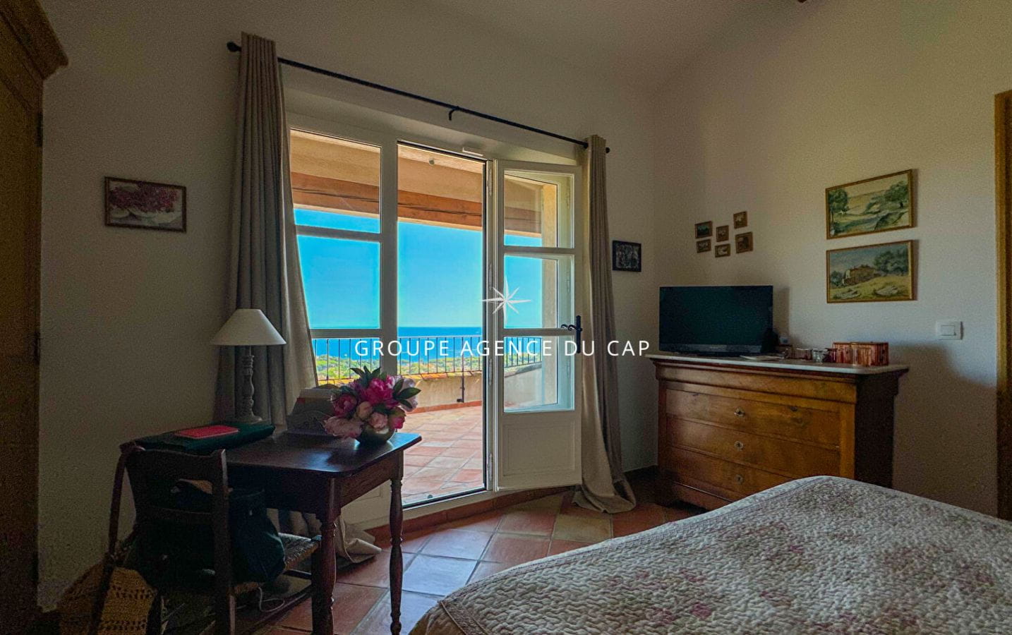 À VENDRE MAGNIFIQUE VILLA DE TYPE PROVENÇAL AUX ISSAMBRES 180M2 VUE MER SUR LE GOLFE DE ST TROPEZ Image 17