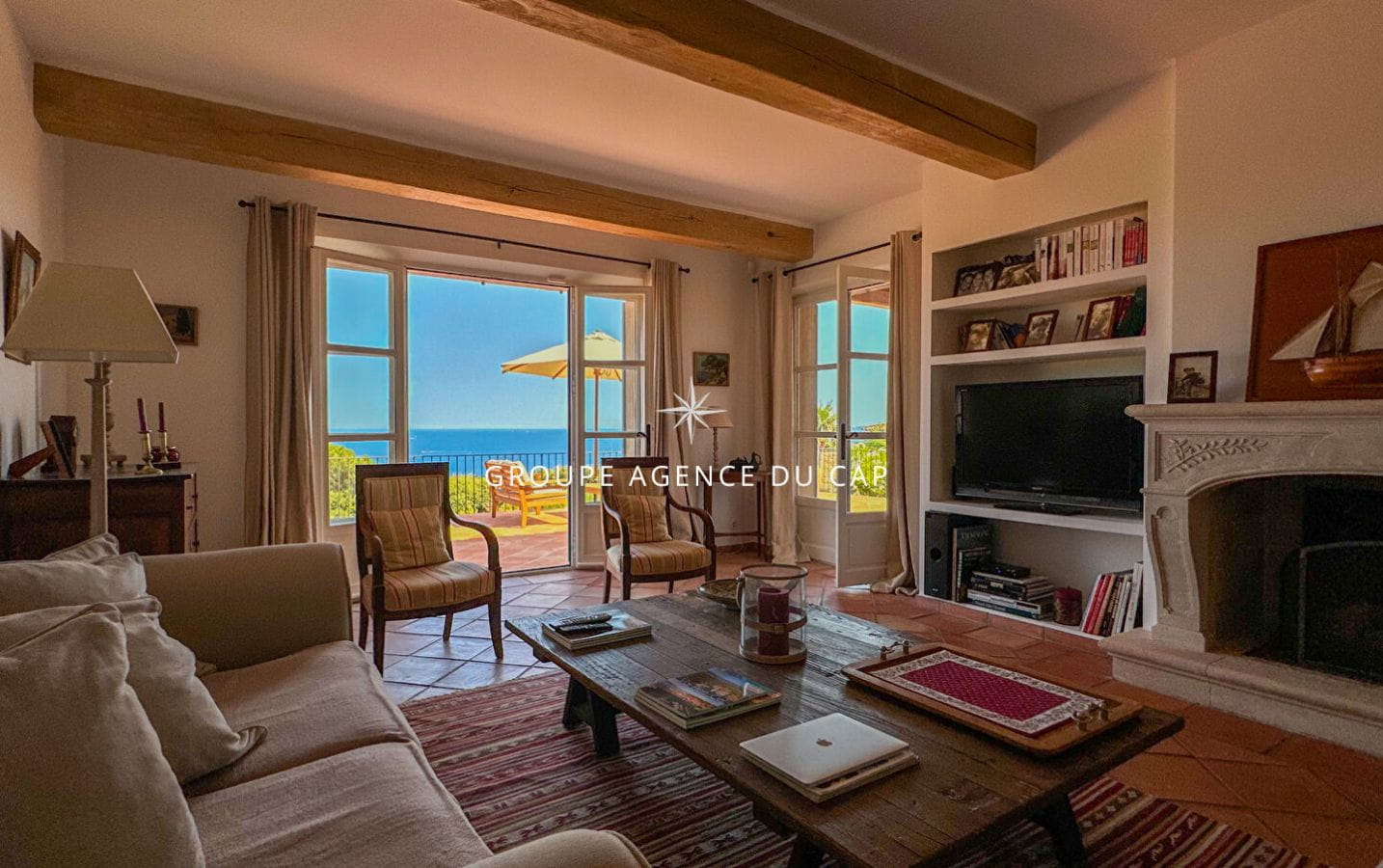 À VENDRE MAGNIFIQUE VILLA DE TYPE PROVENÇAL AUX ISSAMBRES 180M2 VUE MER SUR LE GOLFE DE ST TROPEZ Image 4
