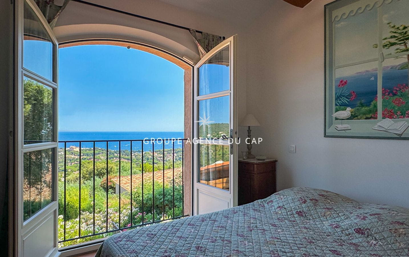 À VENDRE MAGNIFIQUE VILLA DE TYPE PROVENÇAL AUX ISSAMBRES 180M2 VUE MER SUR LE GOLFE DE ST TROPEZ Image 8