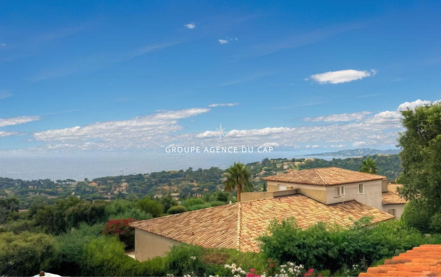 FOR SALE MAGNIFICENT PROVENÇAL-STYLE VILLA IN LES ISSAMBRES 180M2 SEA VIEW ON THE GULF OF ST TROPEZ Image 1