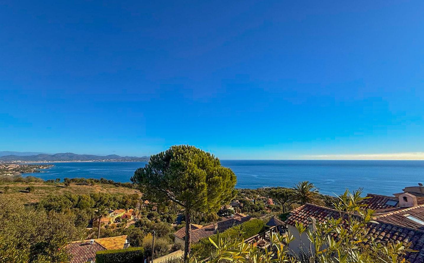 LES ISSAMBRES VUE MER PANORAMIQUE VILLA DE CHARME 8 PIÈCES AVEC PISCINE Image 0