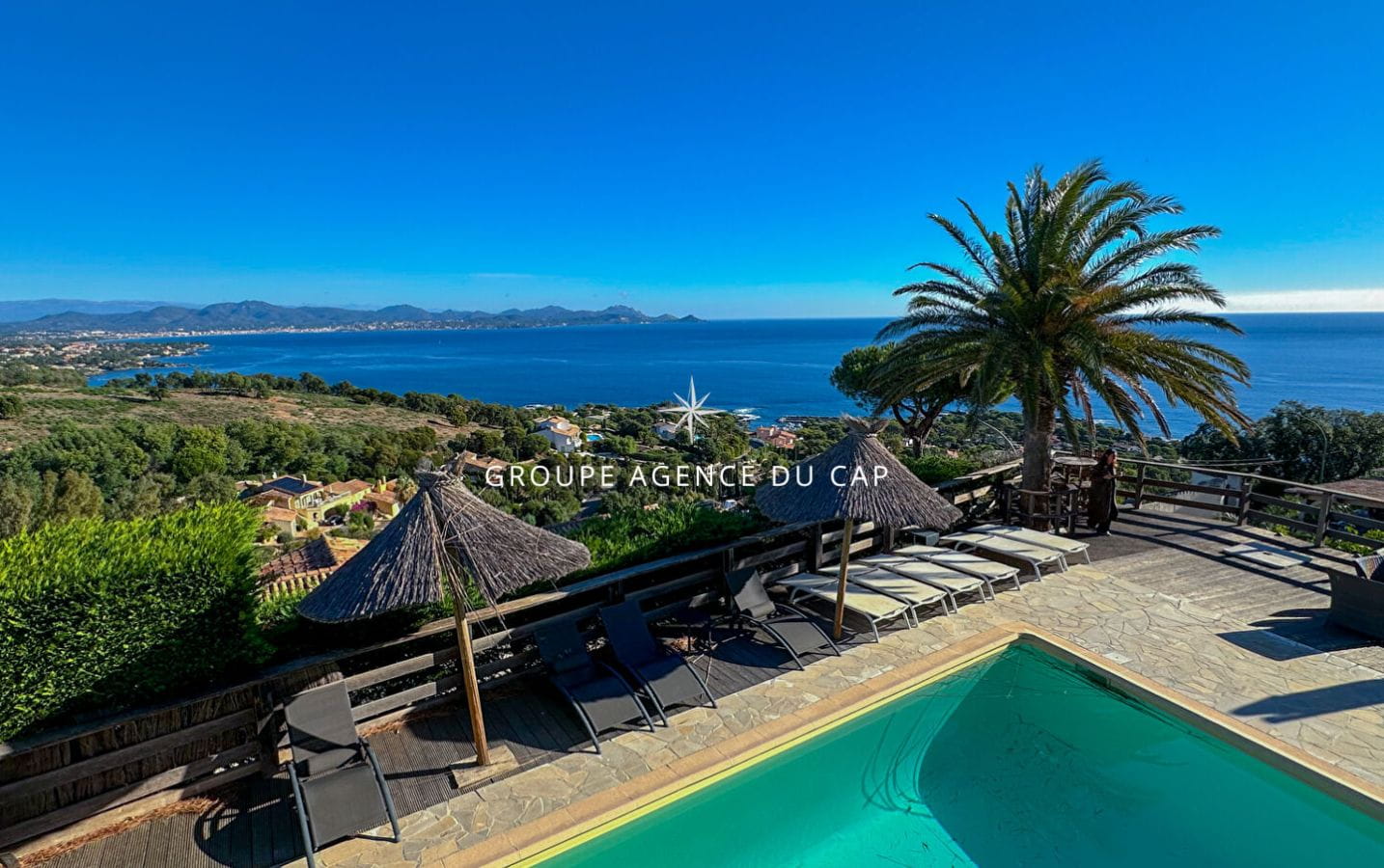 LES ISSAMBRES VUE MER PANORAMIQUE VILLA DE CHARME 8 PIÈCES AVEC PISCINE Image 3