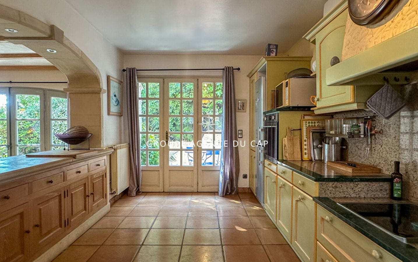 LES ISSAMBRES VUE MER PANORAMIQUE VILLA DE CHARME 8 PIÈCES AVEC PISCINE Image 8