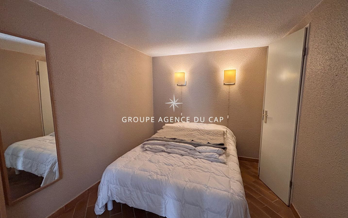 À VENDRE APPARTEMENT 2 PIÈCES RÉSIDENCE BORD DE MER VUE MER LES ISSAMBRES Image 6