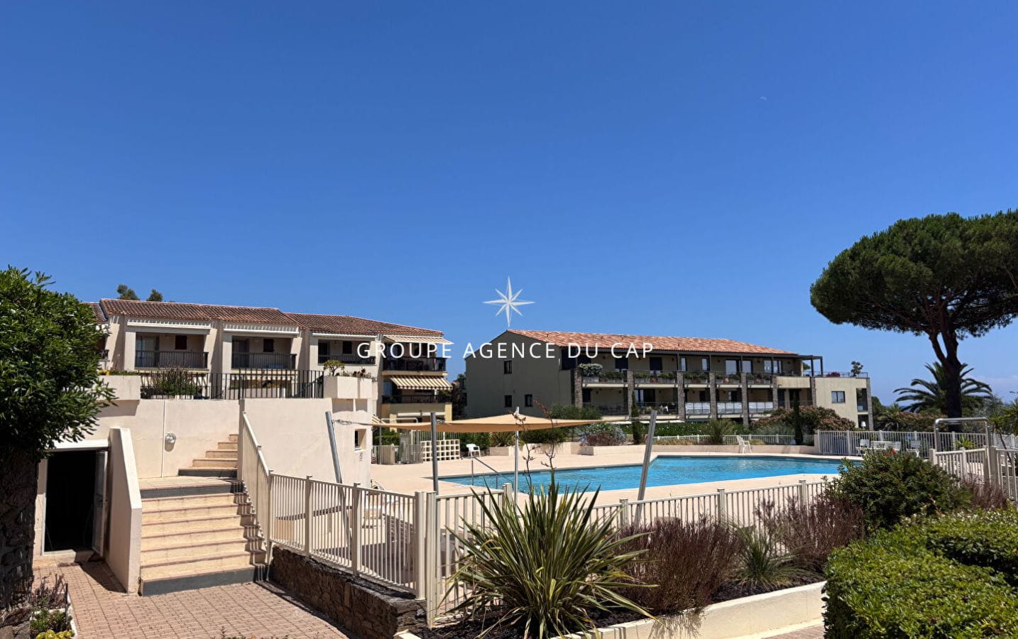 FOR SALE 2-ROOM APARTMENT IN SEASIDE RESIDENCE WITH SEA VIEW IN LES ISSAMBRES Image 11