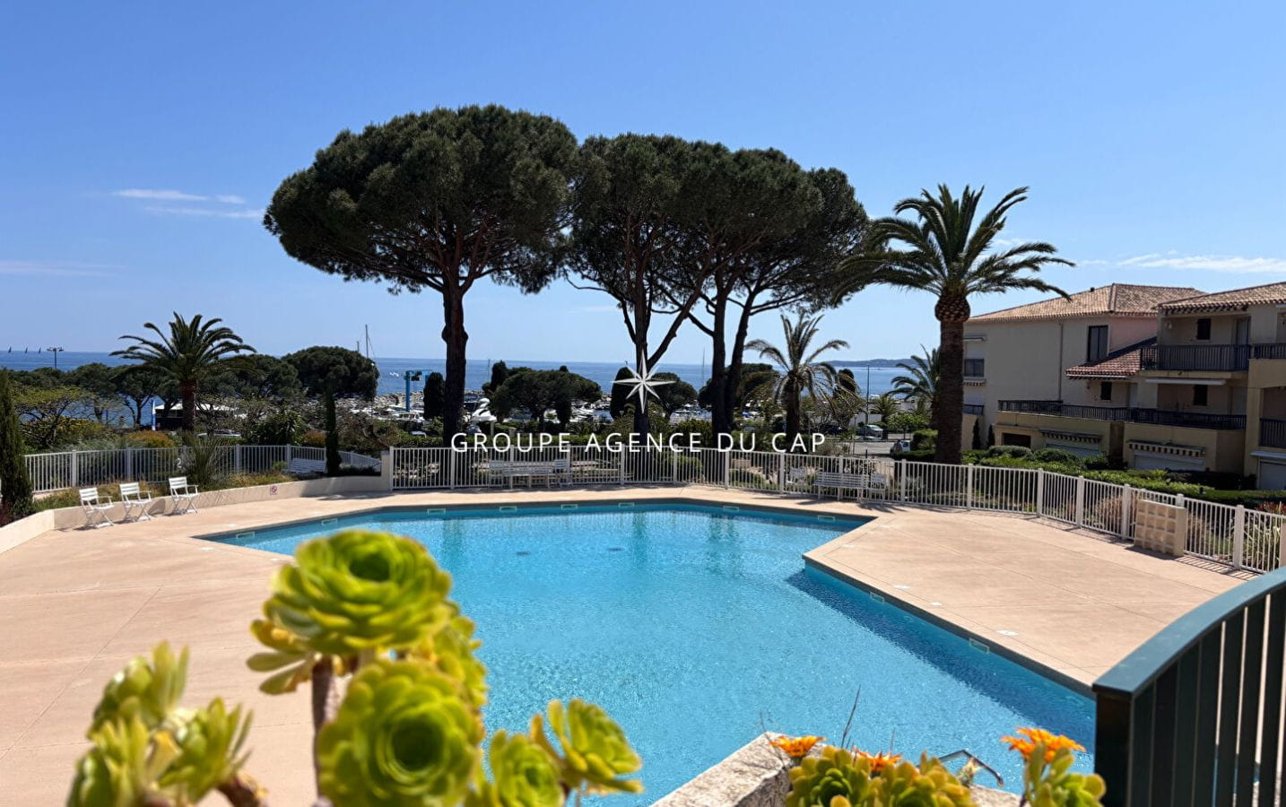 FOR SALE 2-ROOM APARTMENT IN SEASIDE RESIDENCE WITH SEA VIEW IN LES ISSAMBRES Image 0