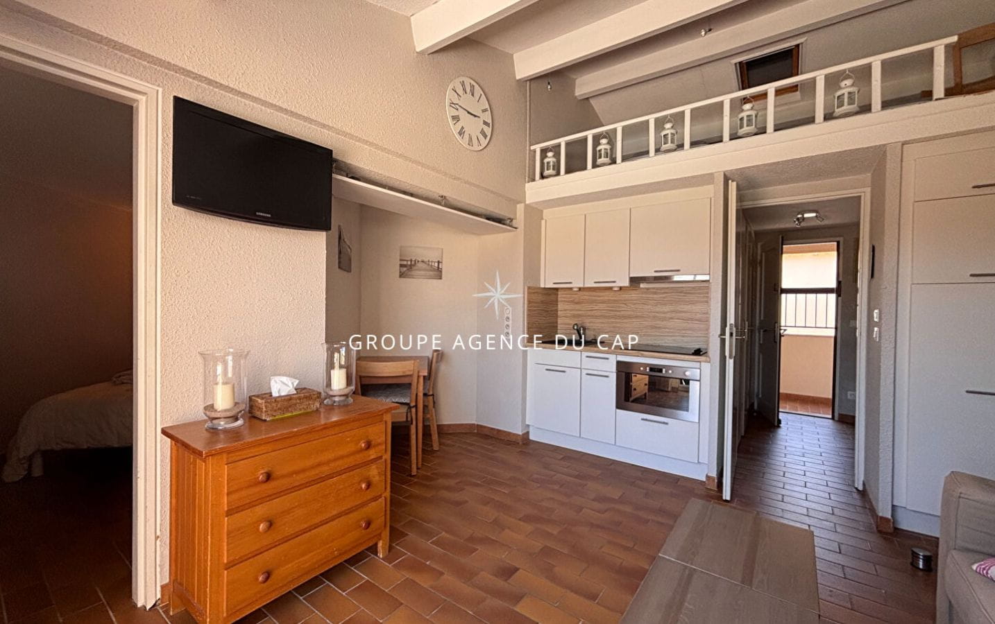 FOR SALE 2-ROOM APARTMENT IN SEASIDE RESIDENCE WITH SEA VIEW IN LES ISSAMBRES Image 5