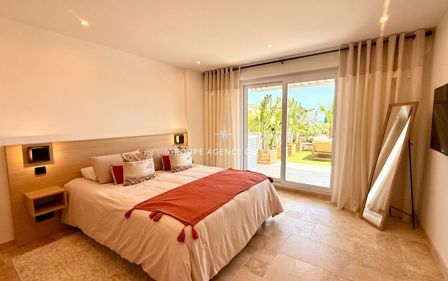 SAINTE-MAXIME APPARTEMENT 2 CHAMBRES VUE MER À PIED DU CENTRE-VILLE Image 4